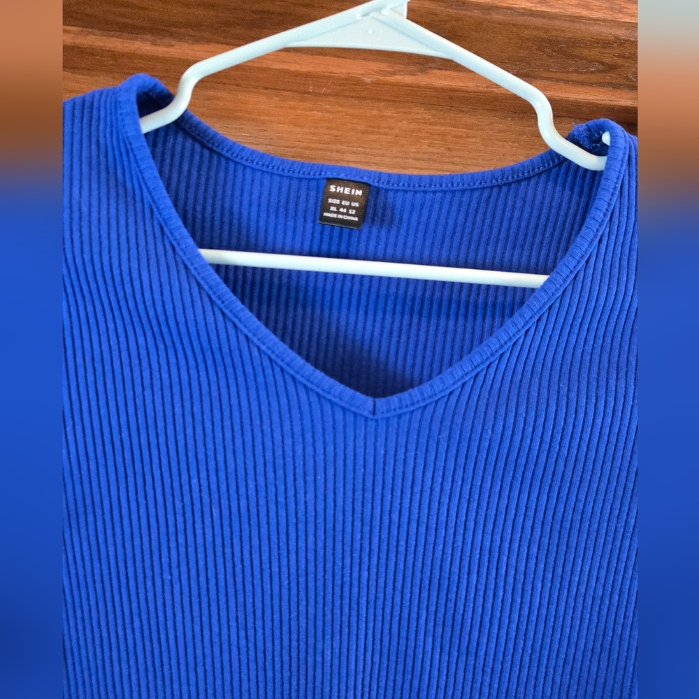 Shein, Women's size XL, Cropped Top, Blue, Never Worn, Perfect Shape - Picture 3 of 4